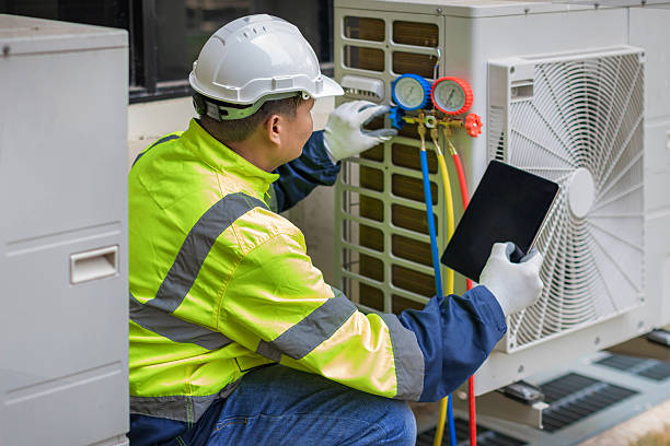 Professional Hvac technician working in Pitsburg, OH